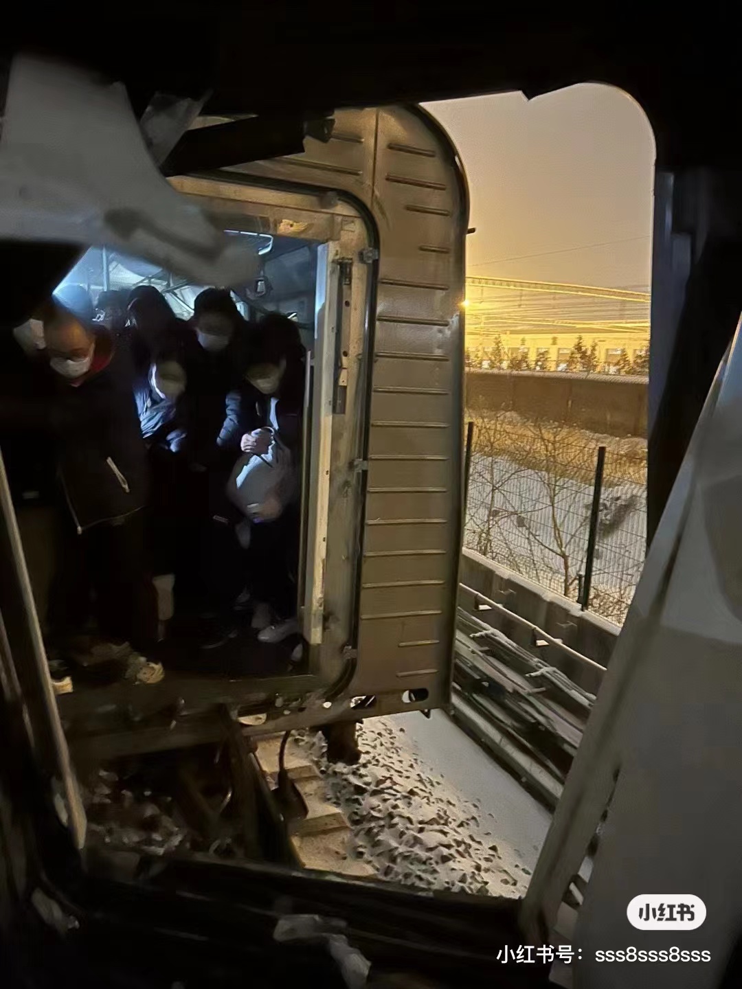 地铁昌平线车厢断裂事故