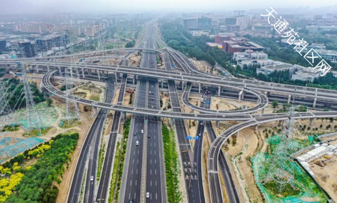 两轮“回天行动计划”:增加2.2万个学位,打通十余条“断头路”