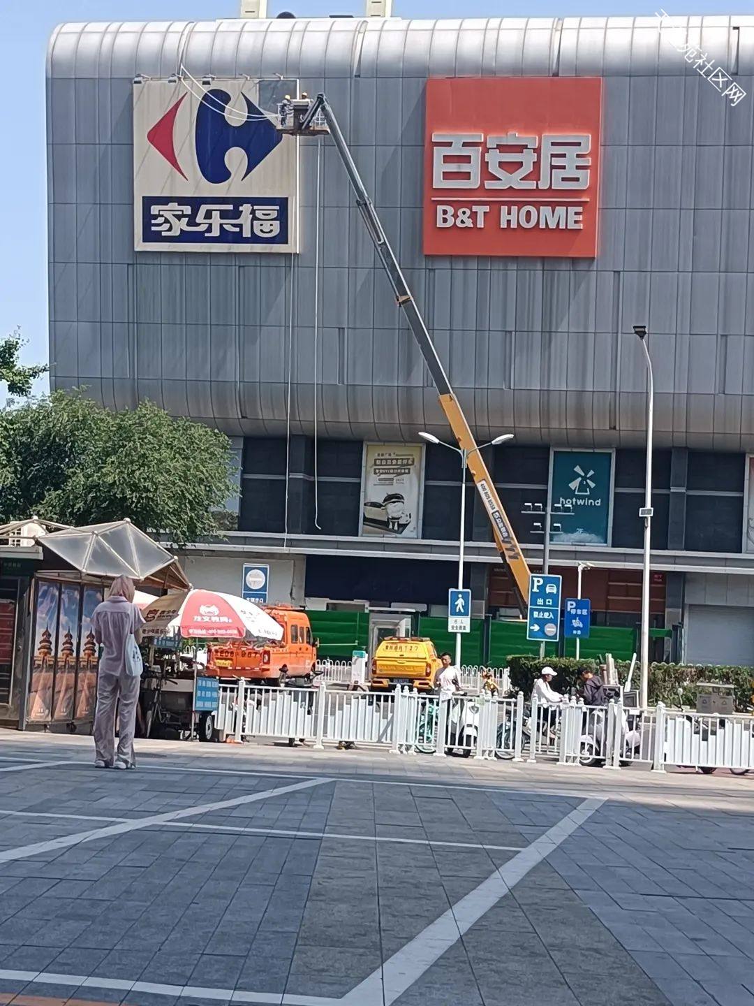 实拍!多图直击DT51商场进度,龙德广场南侧logo已拆除