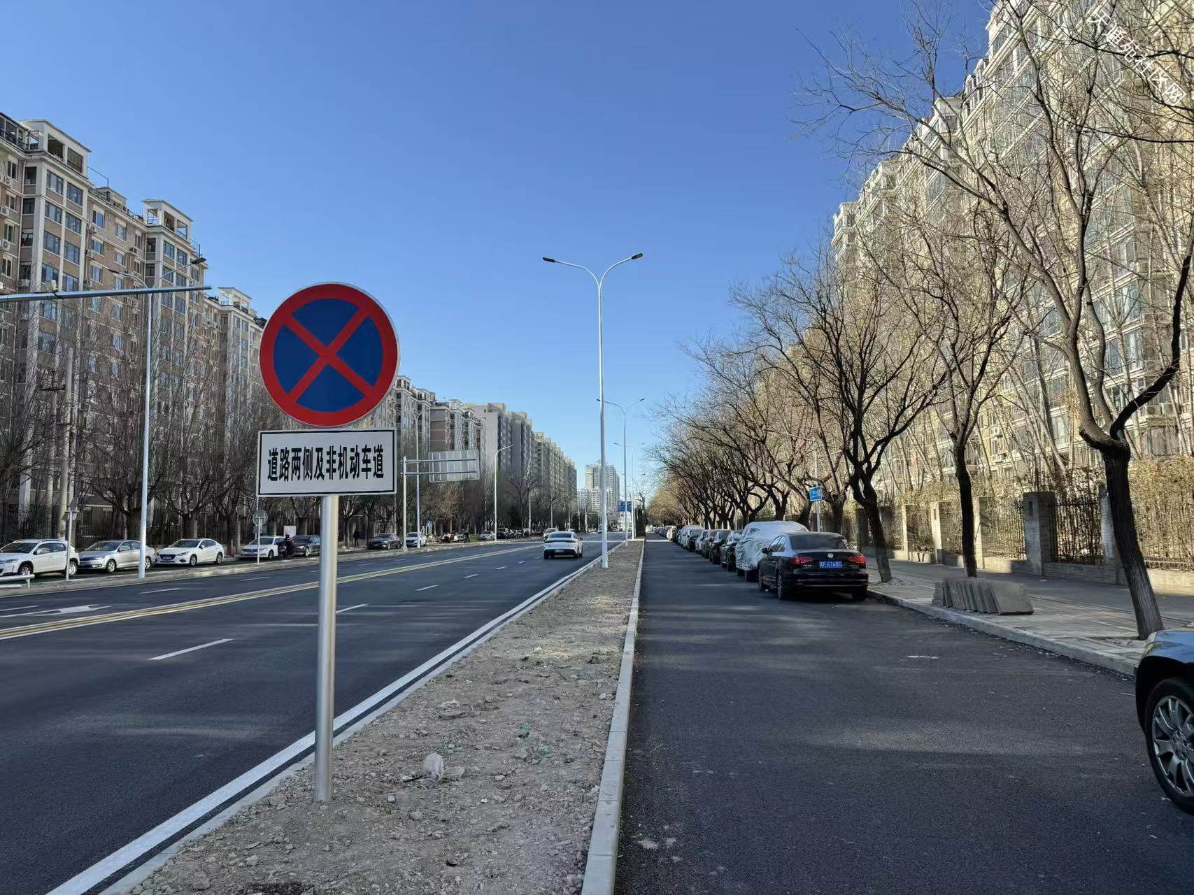 太平庄中二街尚未贴条,北二南门车少了一些