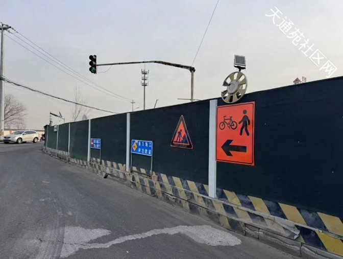 围挡多年不见施工,北苑东路这段路何时能建成?