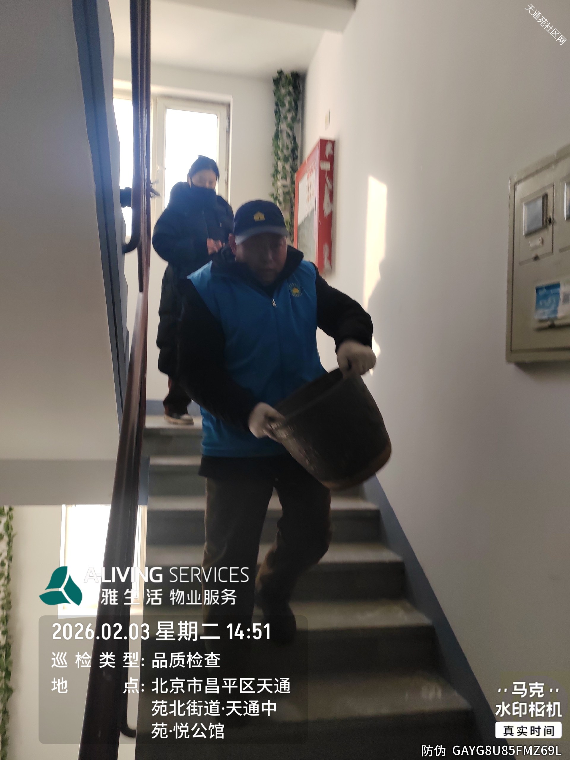 方佳物业中苑项目部,持续对公共区域环境卫生等进行检查清理,让我们共同守护这条“生命通道”,平平安安过大年!