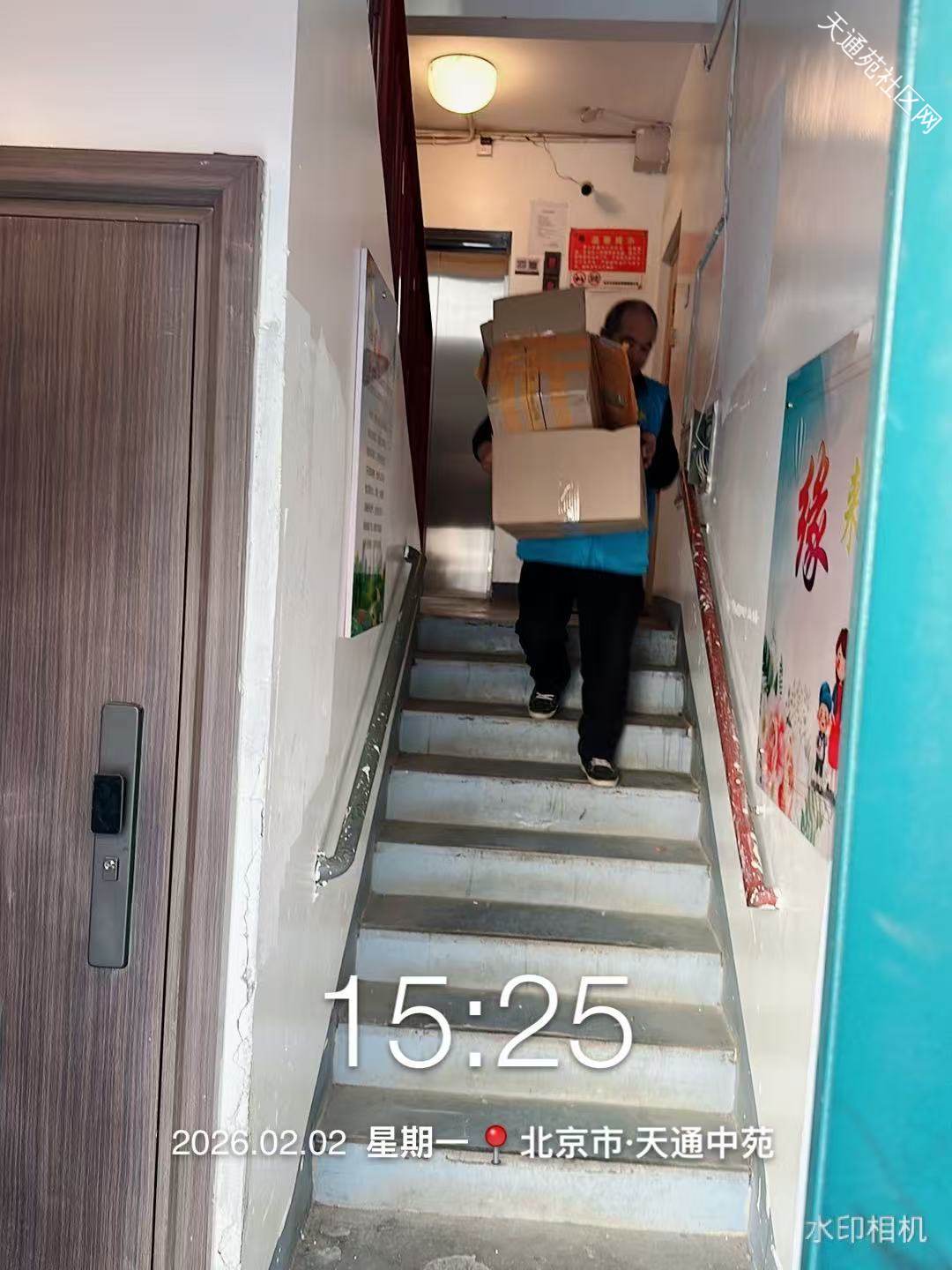 方佳物业中苑项目部,持续对公共区域环境卫生等进行检查清理,让我们共同守护这条“生命通道”,平平安安过大年!