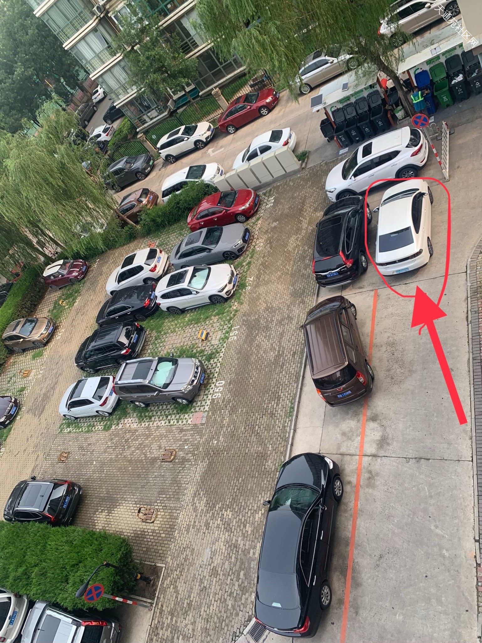 天通苑西三区15号楼路口违停现象再次出现!