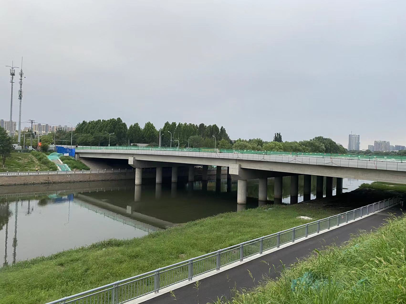 连接太平庄中街的清河桥北面已经没啥遮挡开通指日可待啊天通苑的第三