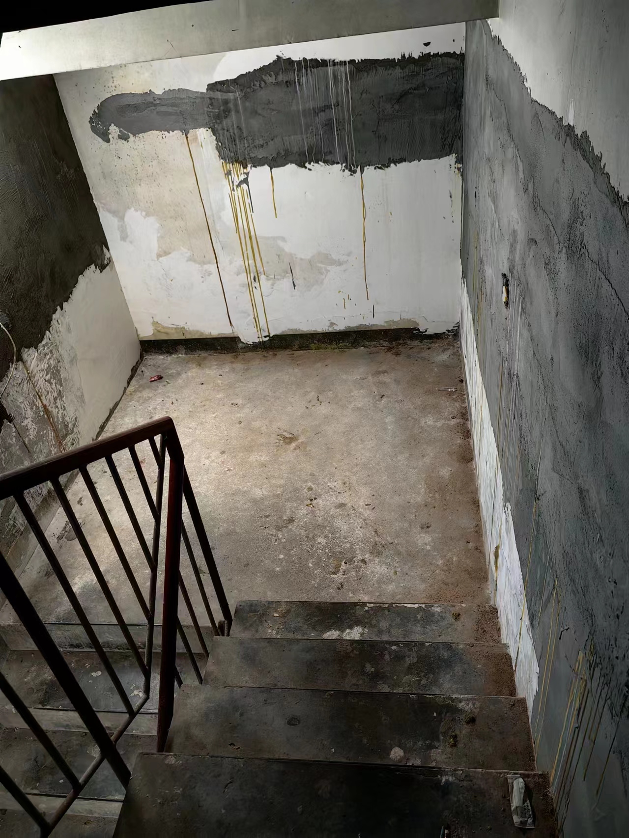 天通西三区21号楼地库，能不能刷一下，看着有点吓人，有点像密室逃脱啊~~~~